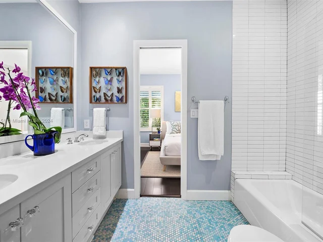 255 W Rivo Alto Dr, Miami Beach FL 33139