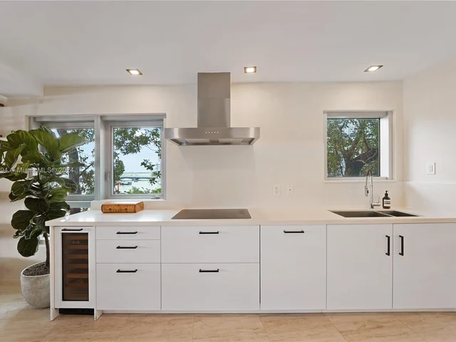 1491 Lincoln Ter # 201, Miami Beach FL 33139