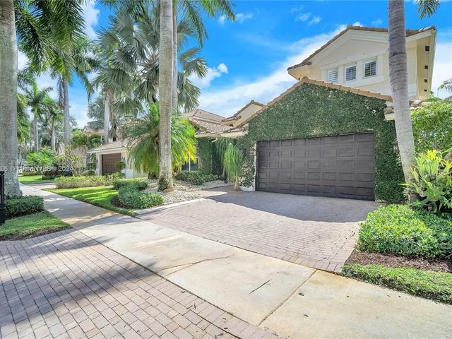 1719 Harbor View Cir, Weston FL 33327