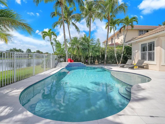 1719 Harbor View Cir, Weston FL 33327