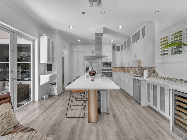 1719 Harbor View Cir, Weston FL 33327