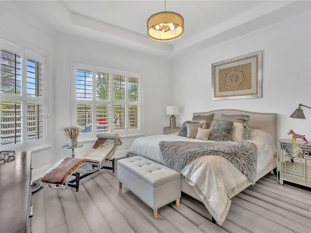 1719 Harbor View Cir, Weston FL 33327