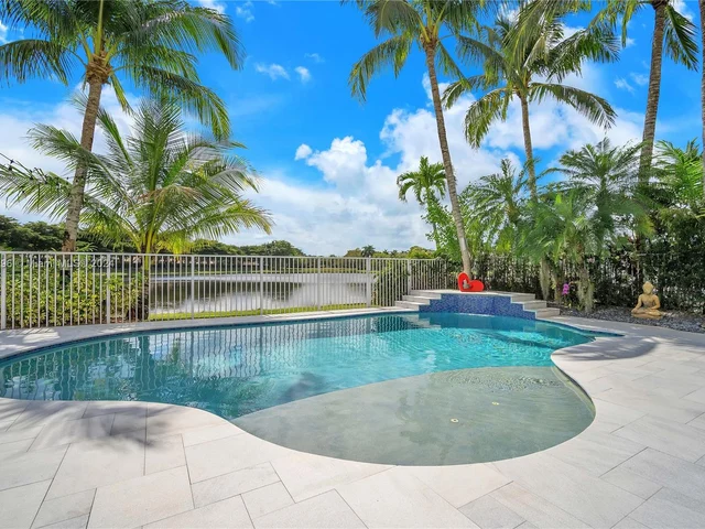 1719 Harbor View Cir, Weston FL 33327