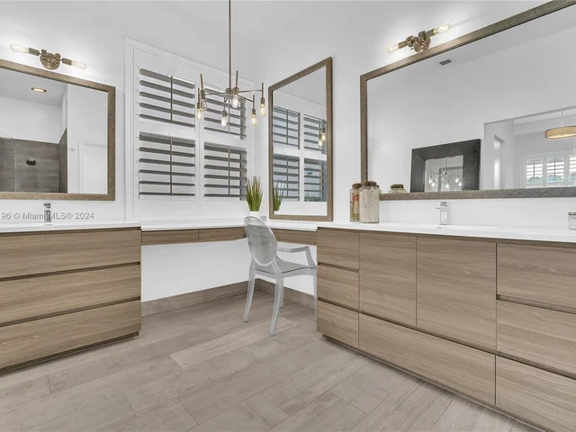 1719 Harbor View Cir, Weston FL 33327