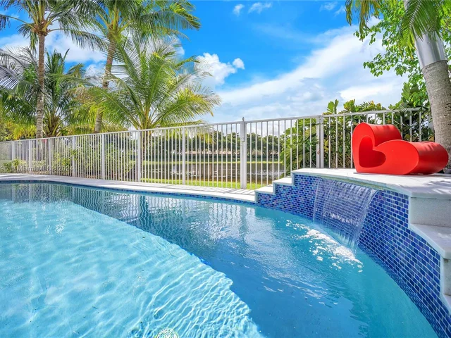 1719 Harbor View Cir, Weston FL 33327