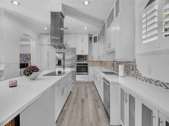 1719 Harbor View Cir, Weston FL 33327