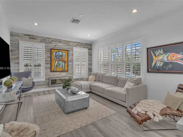 1719 Harbor View Cir, Weston FL 33327