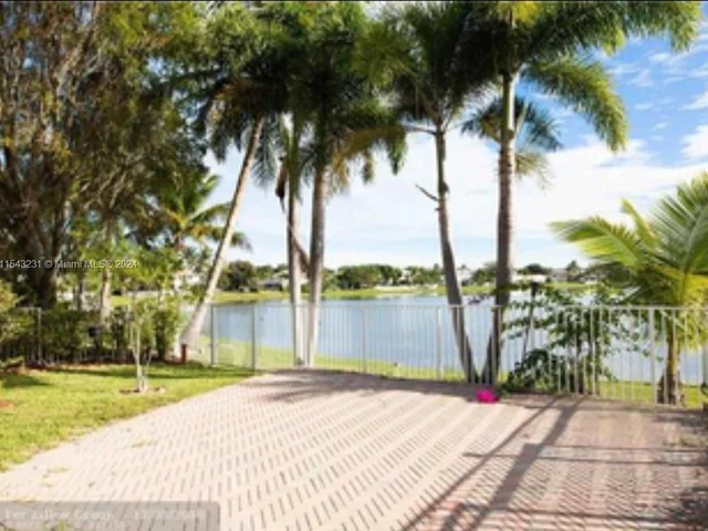 6292 NW 40th Ave, Coconut Creek FL 33073