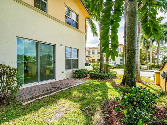 5221 SW 78th Ter, Davie FL 33328