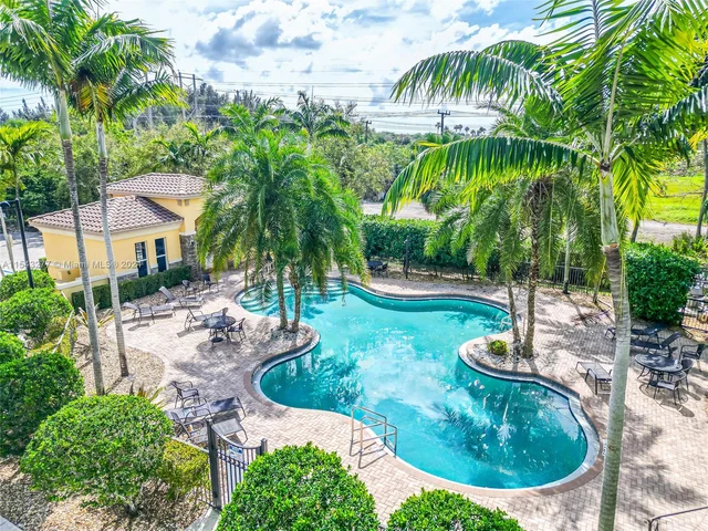 5221 SW 78th Ter, Davie FL 33328