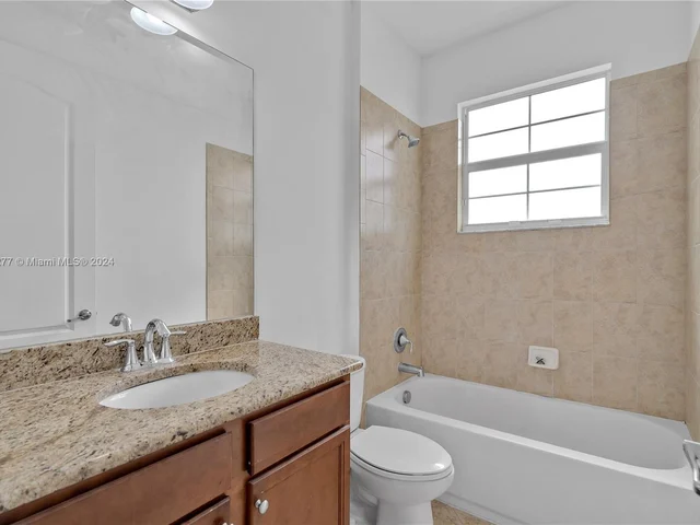 5221 SW 78th Ter, Davie FL 33328