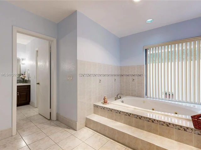 7720 SW 181st Ter, Palmetto Bay FL 33157