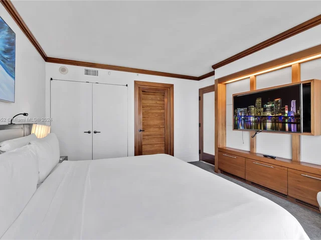 6801 Collins Ave # 1002, Miami Beach FL 33141