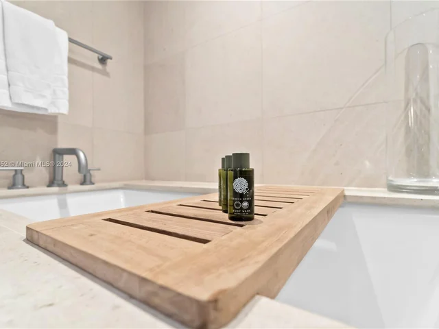 6801 Collins Ave # 1002, Miami Beach FL 33141