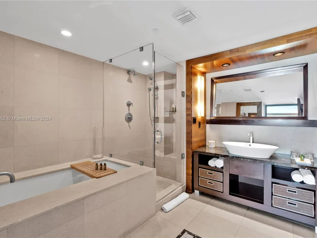 6801 Collins Ave # 1002, Miami Beach FL 33141