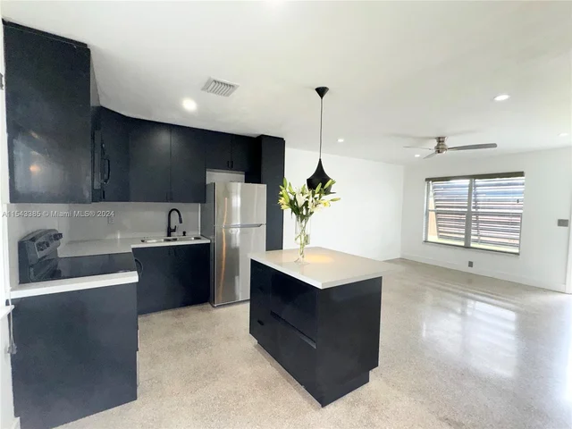 975 NE 40th St # C, Oakland Park FL 33334