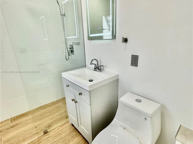 975 NE 40th St # C, Oakland Park FL 33334