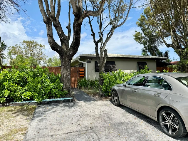 975 NE 40th St # C, Oakland Park FL 33334