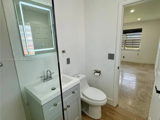 975 NE 40th St # C, Oakland Park FL 33334