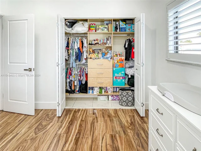 494 W 41st Pl, Hialeah FL 33012