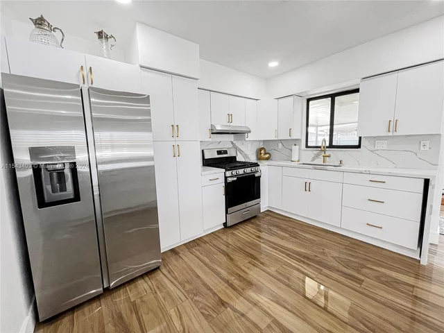 494 W 41st Pl, Hialeah FL 33012