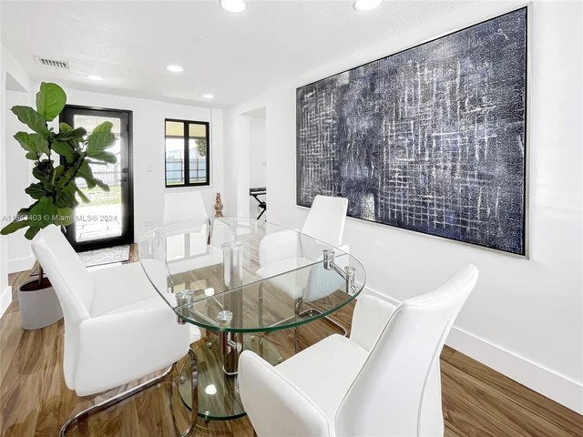 494 W 41st Pl, Hialeah FL 33012