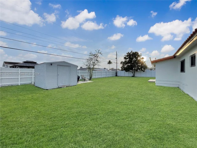 494 W 41st Pl, Hialeah FL 33012