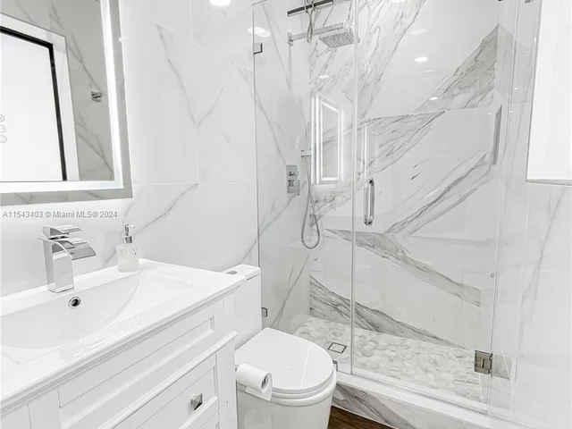 494 W 41st Pl, Hialeah FL 33012