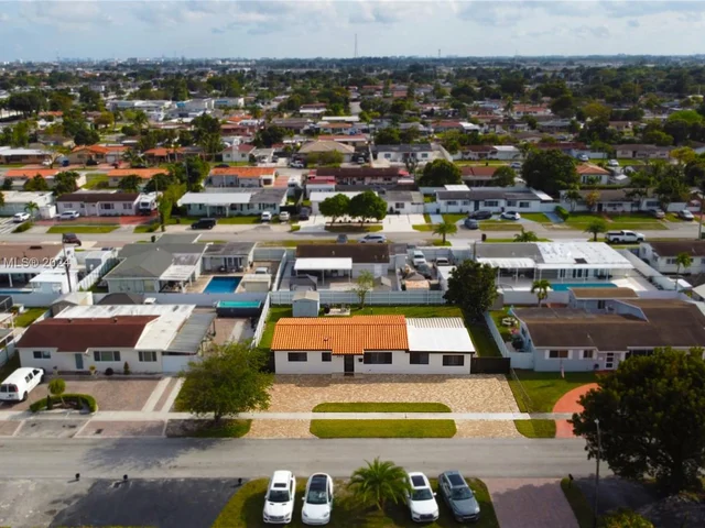 494 W 41st Pl, Hialeah FL 33012