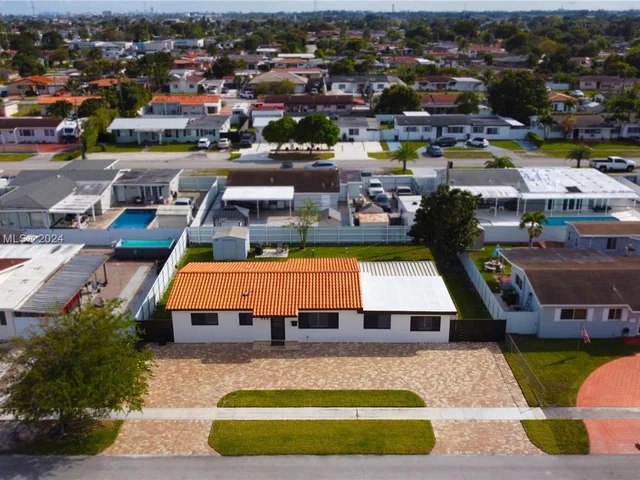 494 W 41st Pl, Hialeah FL 33012