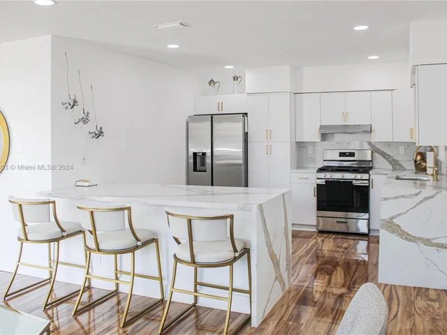 494 W 41st Pl, Hialeah FL 33012