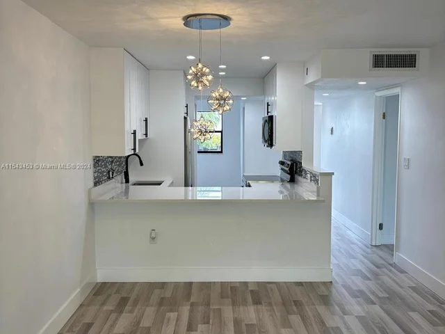 1021 Mockingbird Ln # 403, Plantation FL 33324