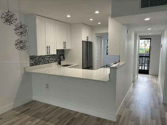 1021 Mockingbird Ln # 403, Plantation FL 33324