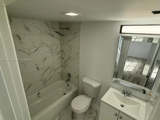 1021 Mockingbird Ln # 403, Plantation FL 33324