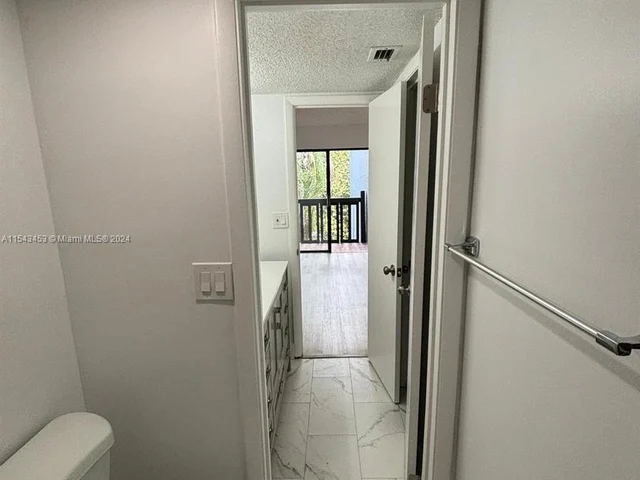 1021 Mockingbird Ln # 403, Plantation FL 33324