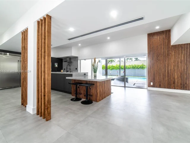 19920 NE 21st Ave, Miami FL 33179