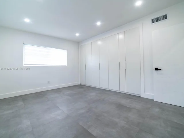 19920 NE 21st Ave, Miami FL 33179