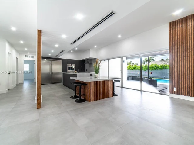 19920 NE 21st Ave, Miami FL 33179