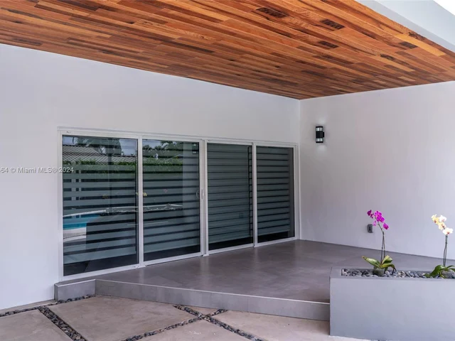 19920 NE 21st Ave, Miami FL 33179