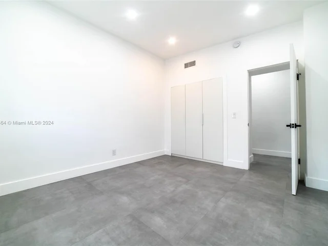 19920 NE 21st Ave, Miami FL 33179