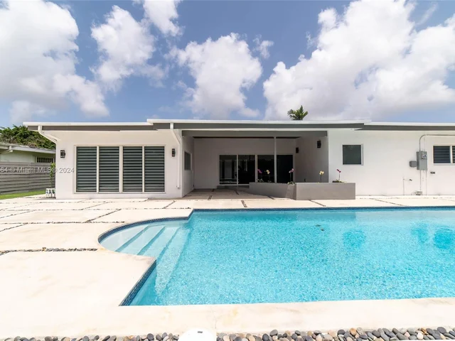 19920 NE 21st Ave, Miami FL 33179