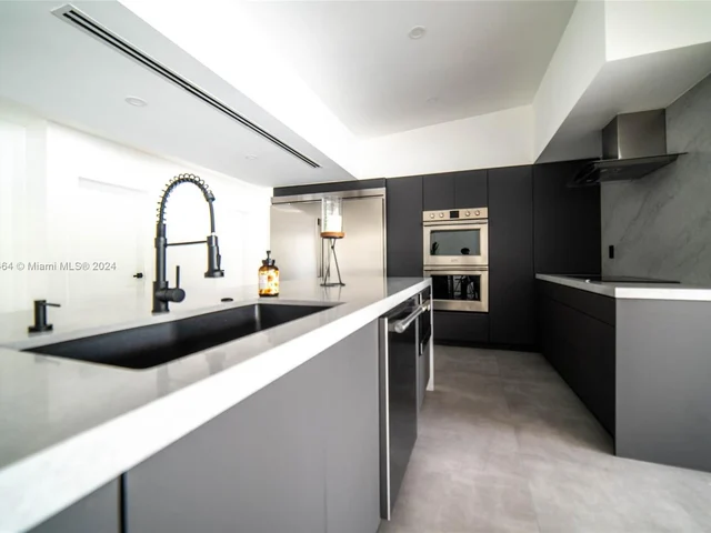 19920 NE 21st Ave, Miami FL 33179