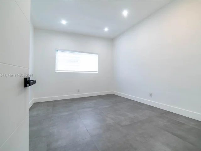 19920 NE 21st Ave, Miami FL 33179