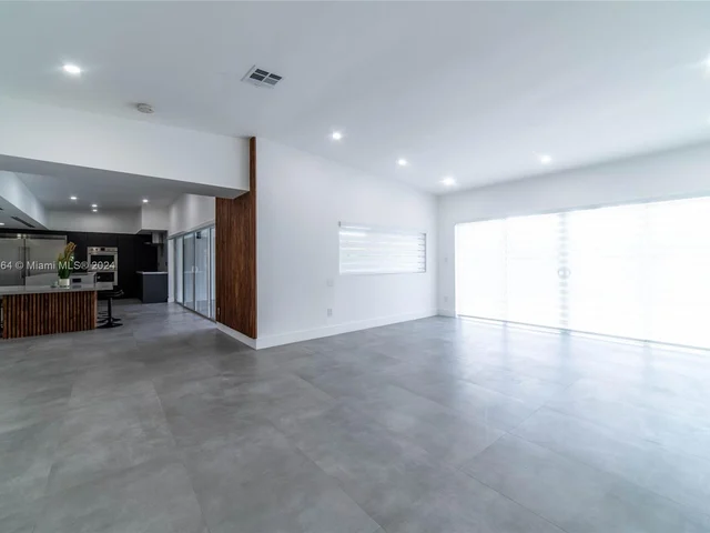 19920 NE 21st Ave, Miami FL 33179