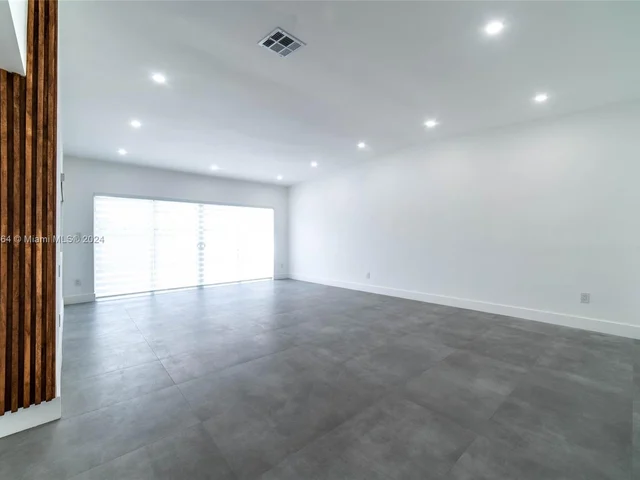 19920 NE 21st Ave, Miami FL 33179