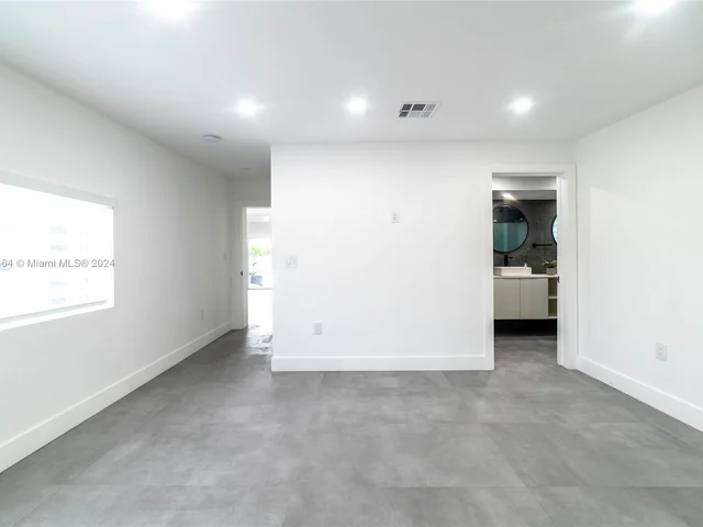 19920 NE 21st Ave, Miami FL 33179