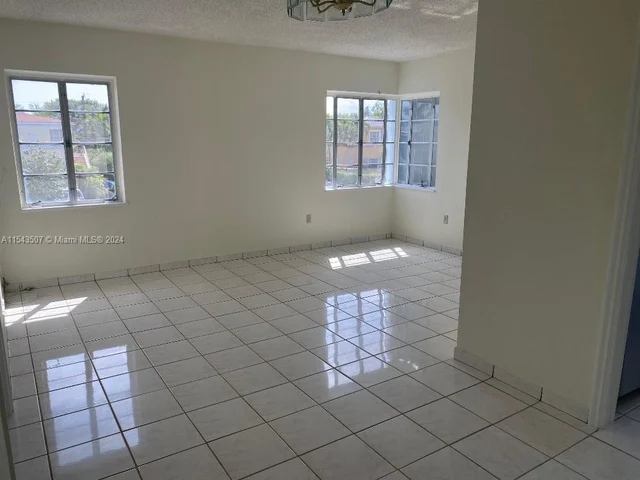 2343 NW 15th St, Miami FL 33125