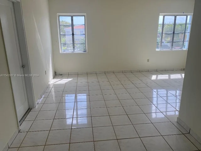 2343 NW 15th St, Miami FL 33125