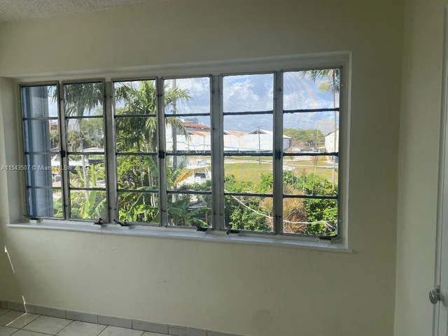 2343 NW 15th St, Miami FL 33125