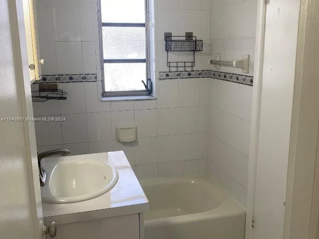 2343 NW 15th St, Miami FL 33125